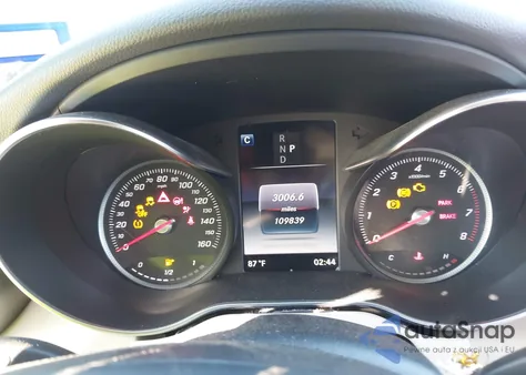 2018 Mercedes-Benz C 300 z USA, uszkodzony, nr VIN 55SWF4JB3JU247935